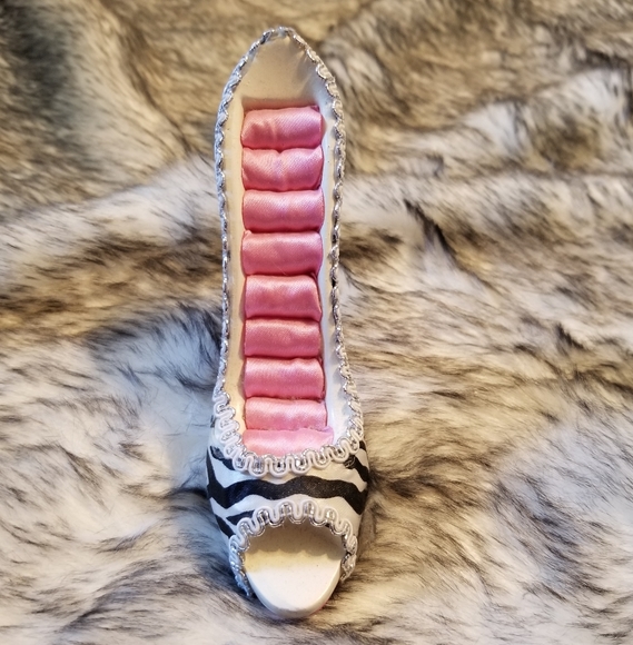 SALE! High Heel Ring Holder - Picture 2 of 4